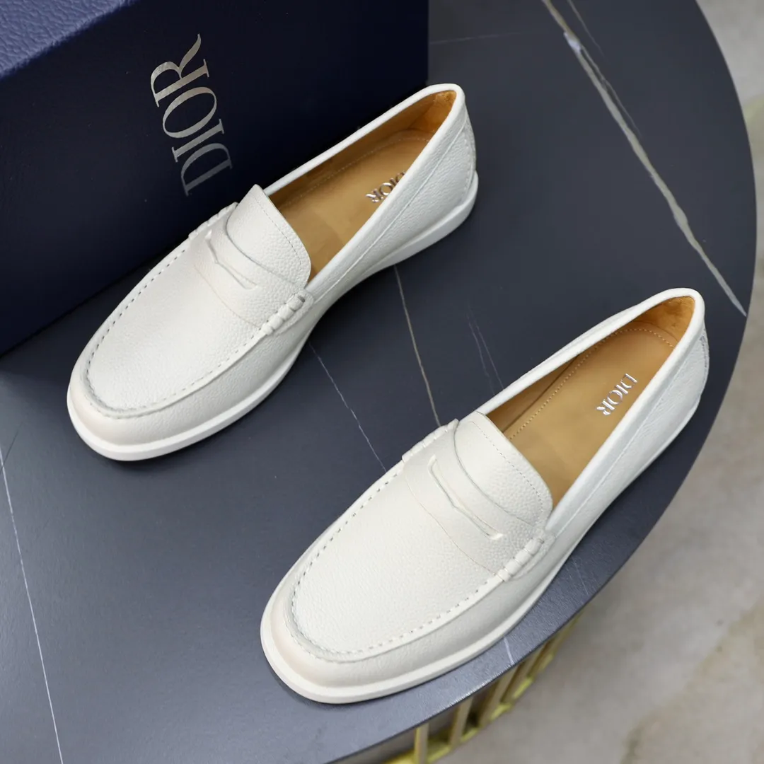 Ex-factory price: 540🙅‍♂️🙅‍♂️🙅‍♂️ Brand: Dior DIOR Standard code: Men's code 38/44 (45 can be customized) Grade: Same as the official website Material: Original cowhide stitching, cowhide lining, original TPU wear-resistant soft outsole Style categories: Leisure and sports version, footwear for driving, young fashion, European and American trends, British style Color: actual picture color